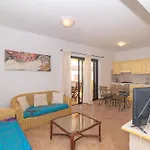 Mirti 1 Apartment *